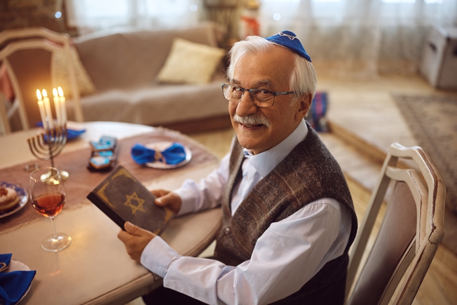 jew-reading-hebrew-bible-at-home